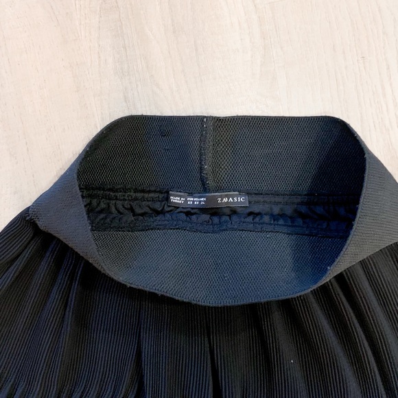 Zara Pleated Skirt - Picture 4 of 4